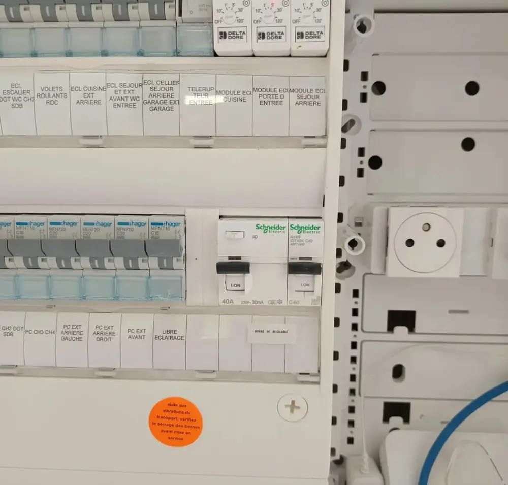 Tableau électrique avec protections dédiées à la borne de recharge